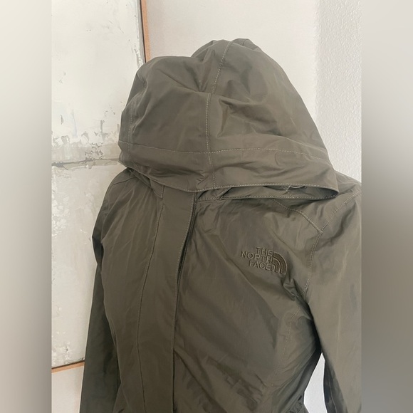 North Face Woman’s Jacket - Picture 2 of 6